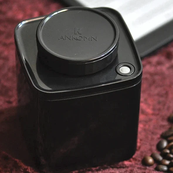 Ankomn - Turn-N-Seal Vacuum container - BLACK - 0.6L